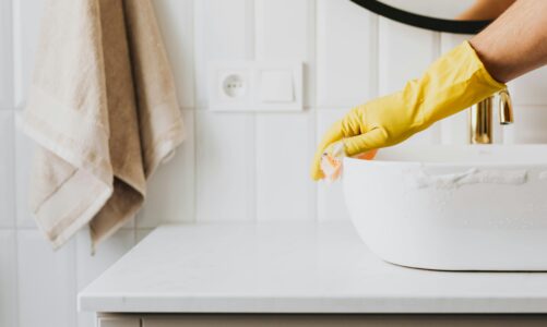 Najlepsze sposoby na czystą łazienkę bez chemii