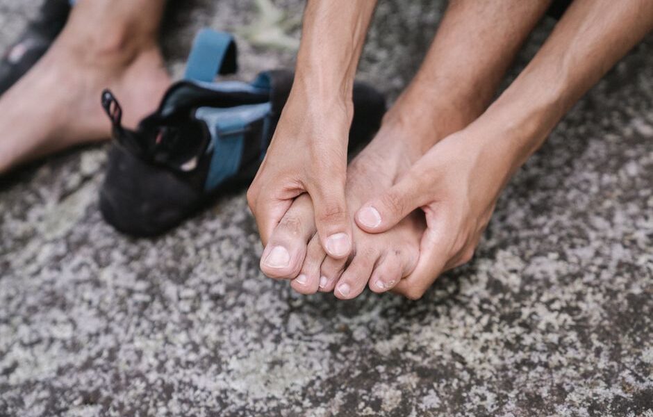 Ból pięty i rozcięgno podeszwowe: co może nasilać dolegliwości?
